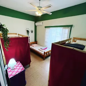 Past Or Tail Hostal